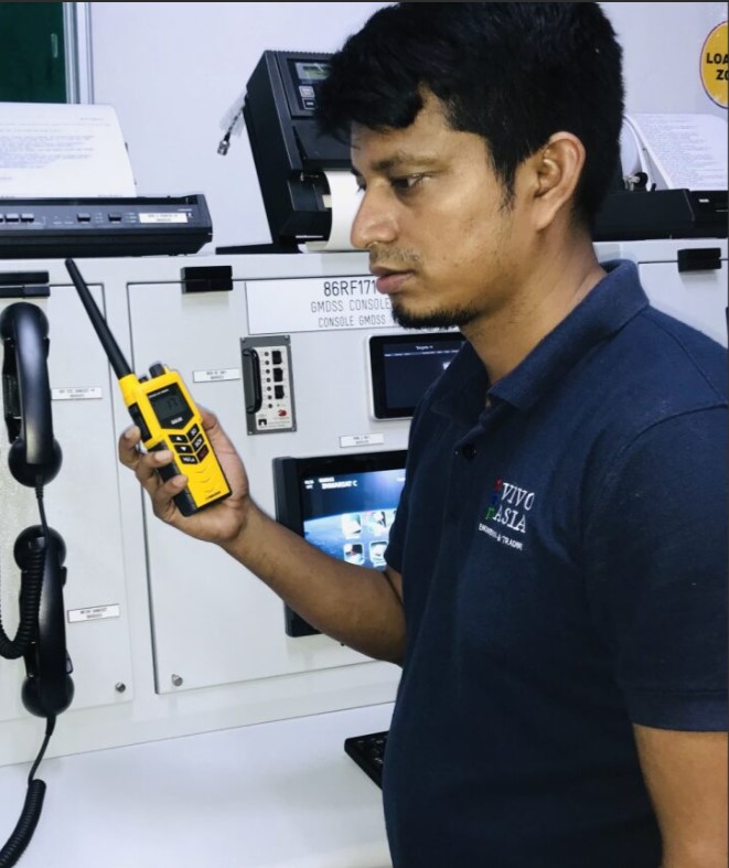UHV/VHF Radio